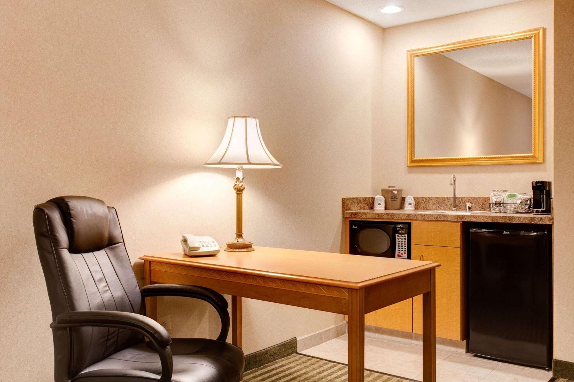 Hampton Inn & Suites Еддісон Екстер'єр фото