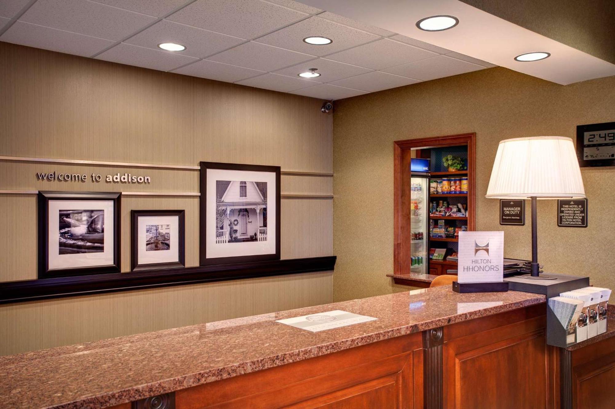 Hampton Inn & Suites Еддісон Екстер'єр фото