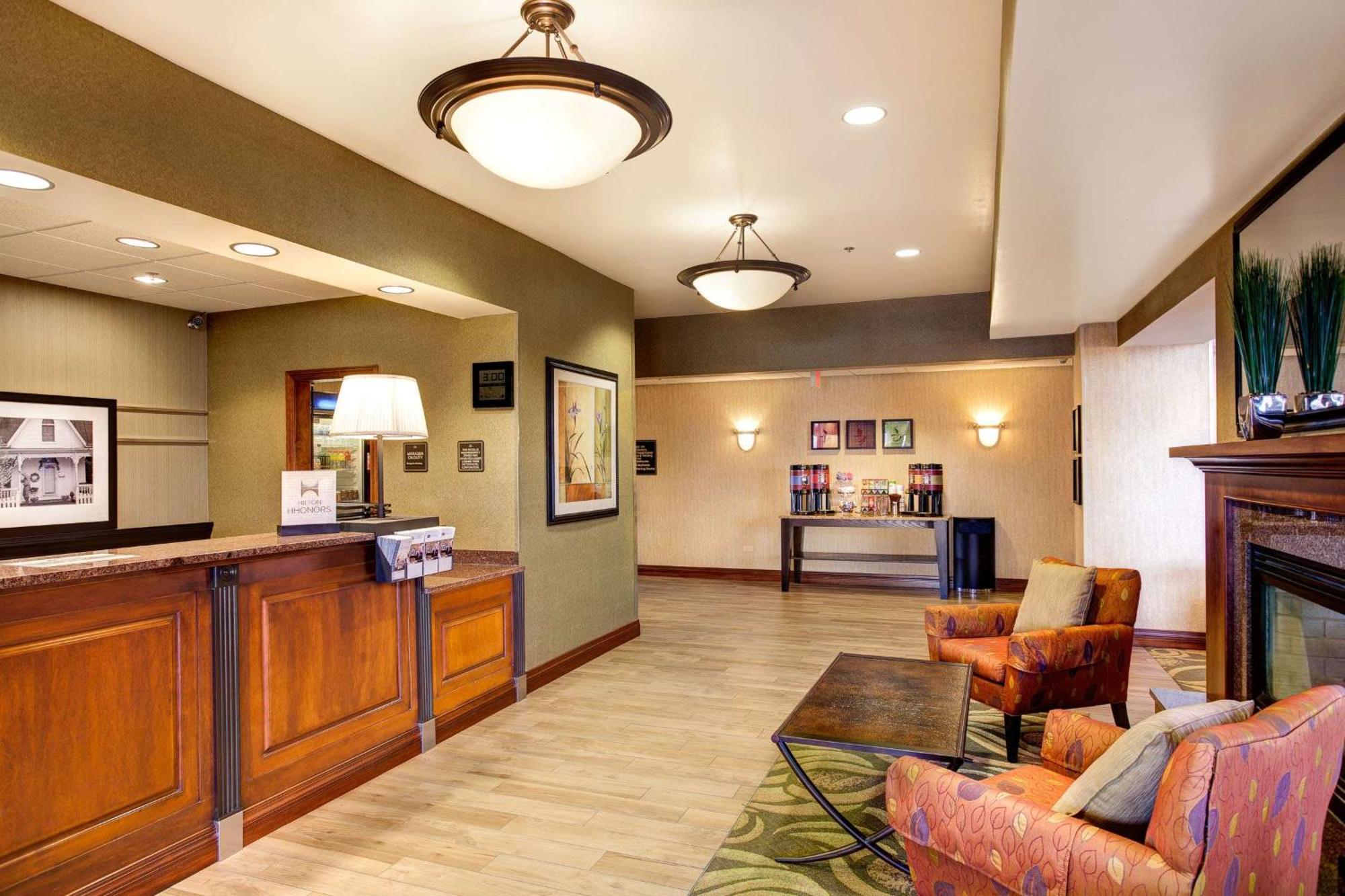 Hampton Inn & Suites Еддісон Екстер'єр фото