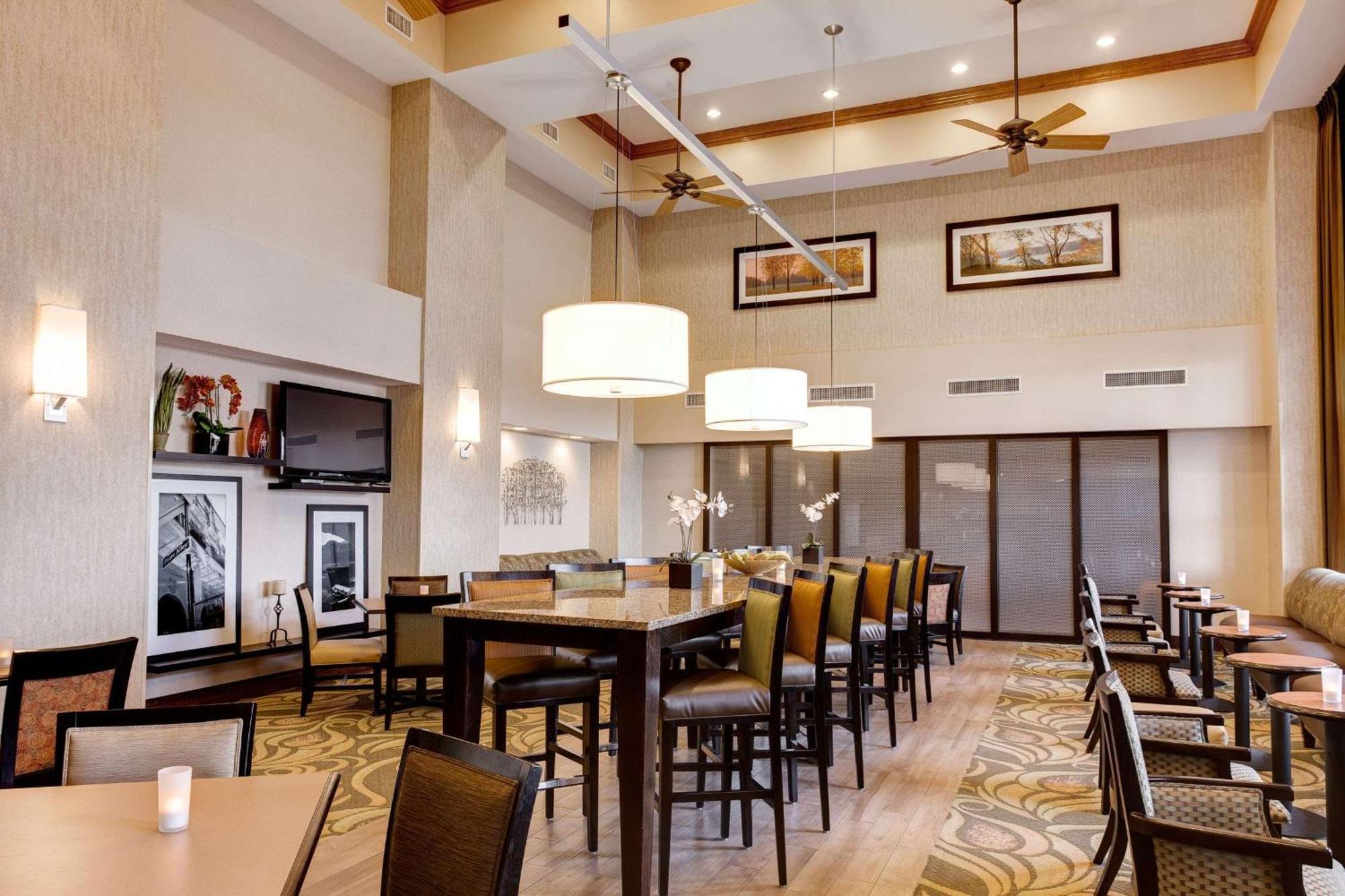 Hampton Inn & Suites Еддісон Екстер'єр фото